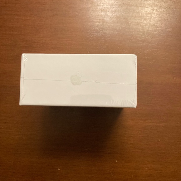 New apple air pods pro 

Lmk if you need anything 

Send offers - Picture 5 of 6